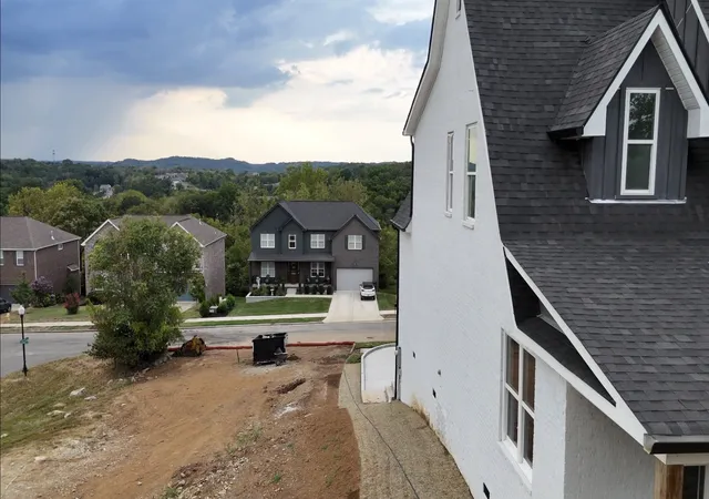 Photo 4 of Single family home for sale at 124 Manor Way, Hendersonville, TN 37075 | MLS# 3547111 | Listing updated on 2026-09-12