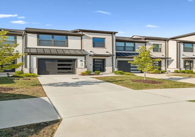 Photo 3 of Townhouse for sale at 1161 Riverbrook Dr, Gallatin, TN 37066 | MLS# 3547192 | Listing updated on 2026-09-13
