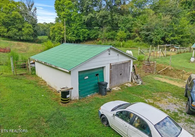 Photo 2 of Single family home for sale at 558 County Rd 130, Athens, TN 37303 | MLS# 3547070 | Listing updated on 2026-09-13