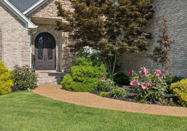 Photo 2 of Single family home for sale at 402 Five Oaks Blvd, Lebanon, TN 37087 | MLS# 3593547 | Listing updated on 2026-09-22