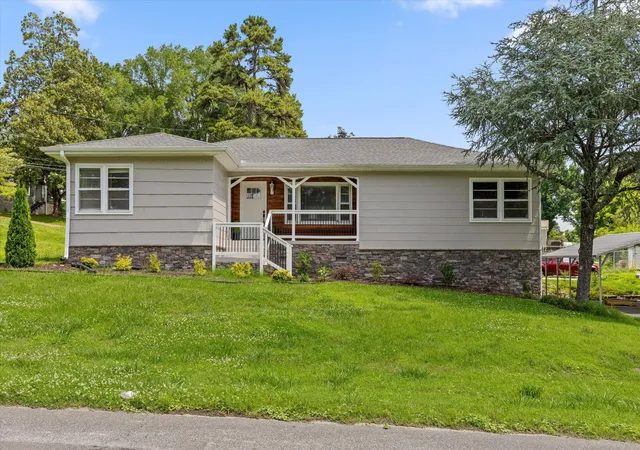 Photo 2 of Single family home for sale at 3423 Missionaire Ave, Chattanooga, TN 37412 | MLS# 3547097 | Listing updated on 2026-09-12