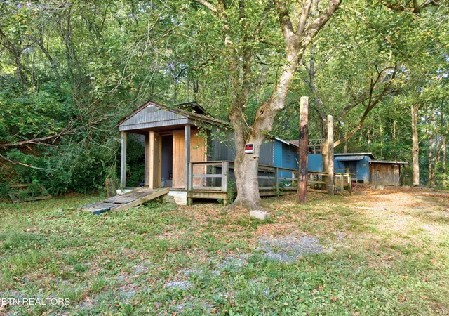 Single family home for sale at 4003 Hatcher Holw Rd, Walland, TN 37886 | MLS# 3602023
