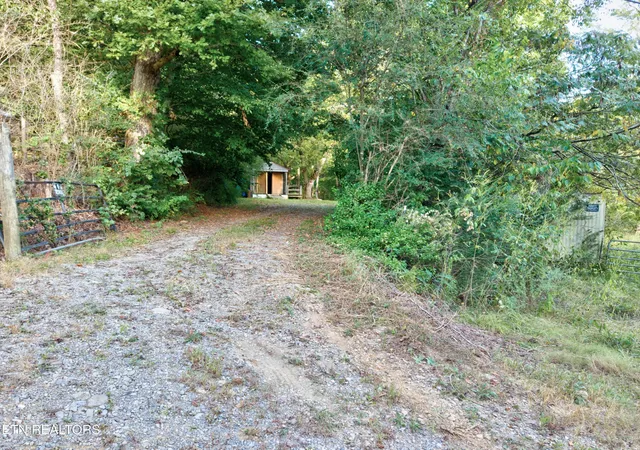 Photo 2 of Single family home for sale at 4003 Hatcher Holw Rd, Walland, TN 37886 | MLS# 3602023 | Listing updated on 2026-09-28