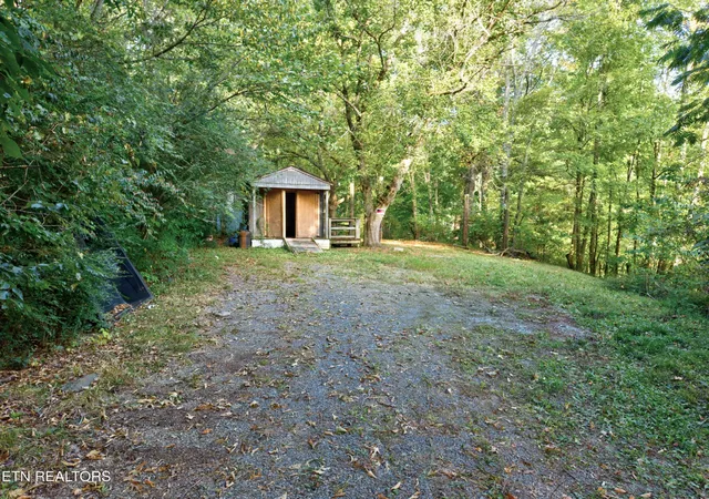 Photo 3 of Single family home for sale at 4003 Hatcher Holw Rd, Walland, TN 37886 | MLS# 3602023 | Listing updated on 2026-09-28
