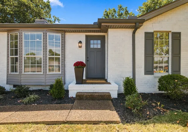 Photo 3 of Single family home for sale at 137 Luna Ln, Hendersonville, TN 37075 | MLS# 3547726 | Listing updated on 2026-10-08