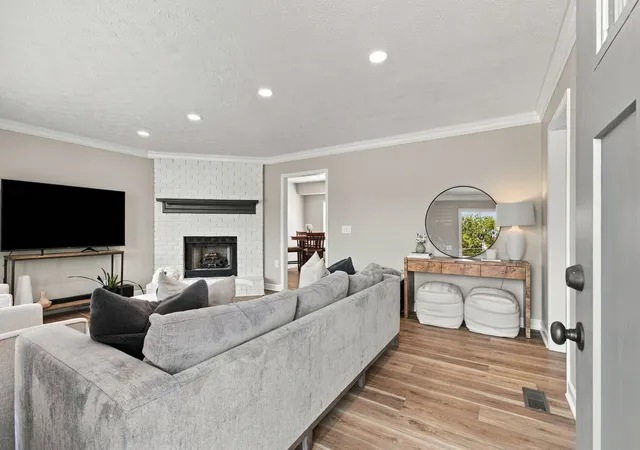 Photo 3 of Single family home for sale at 137 Luna Ln, Hendersonville, TN 37075 | MLS# 3547726 | Listing updated on 2026-10-08