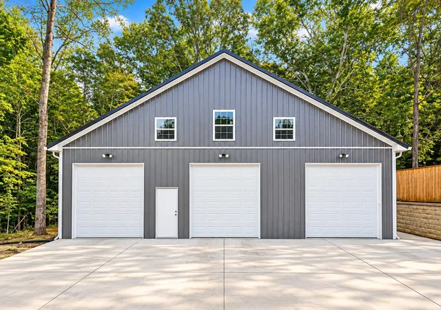 Photo 3 of Single family home for sale at 1845 Dinsmore Rd, Clarksville, TN 37040 | MLS# 3592562 | Listing updated on 2026-10-10