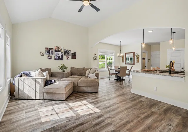 Photo 3 of Single family home for sale at 1845 Dinsmore Rd, Clarksville, TN 37040 | MLS# 3592562 | Listing updated on 2026-10-14