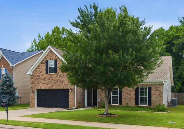 Photo 2 of Single family home for sale at 1071 Countess Ln, Spring Hill, TN 37174 | MLS# 3594094 | Listing updated on 2026-10-01