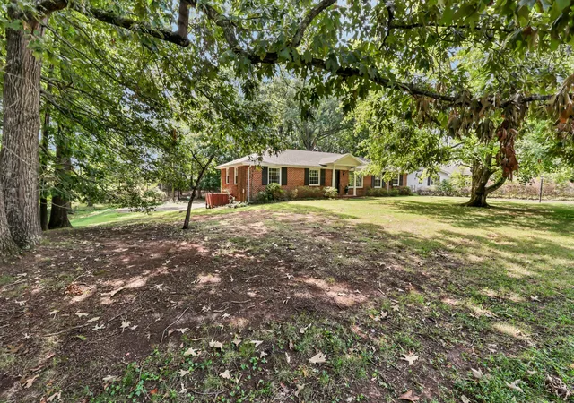 Photo 3 of Single family home for sale at 2097 Post Rd, Clarksville, TN 37043 | MLS# 3547771 | Listing updated on 2026-09-13