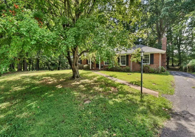 Photo 4 of Single family home for sale at 2097 Post Rd, Clarksville, TN 37043 | MLS# 3547771 | Listing updated on 2026-09-13