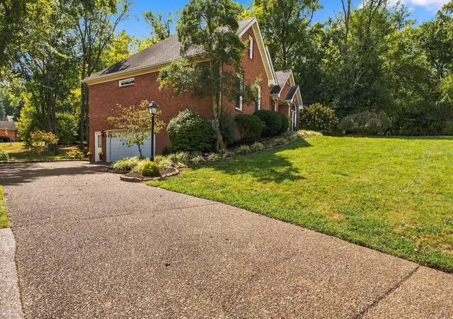 Photo 3 of Single family home for sale at 8207 Poplar Crk Rd, Nashville, TN 37221 | MLS# 3596242 | Listing updated on 2026-09-23
