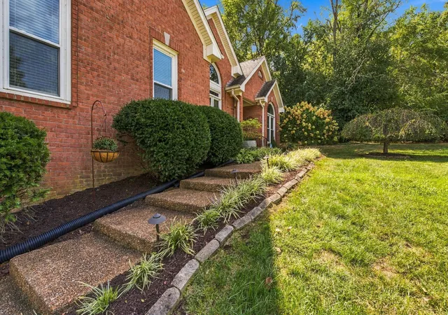 Photo 3 of Single family home for sale at 8207 Poplar Crk Rd, Nashville, TN 37221 | MLS# 3596242 | Listing updated on 2026-09-23