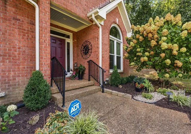 Photo 4 of Single family home for sale at 8207 Poplar Crk Rd, Nashville, TN 37221 | MLS# 3596242 | Listing updated on 2026-09-23