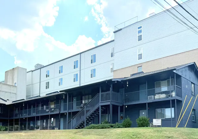 Listing Photo 2 - Condo for sale in building located at 803 Hillview Hts, Nashville, TN 37204 - Unit #206