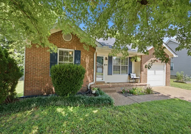 Photo 1 of Single family home for sale at 365 N Birchwood Dr, Hendersonville, TN 37075 | MLS# 3602890 | Listing updated on 2026-10-22