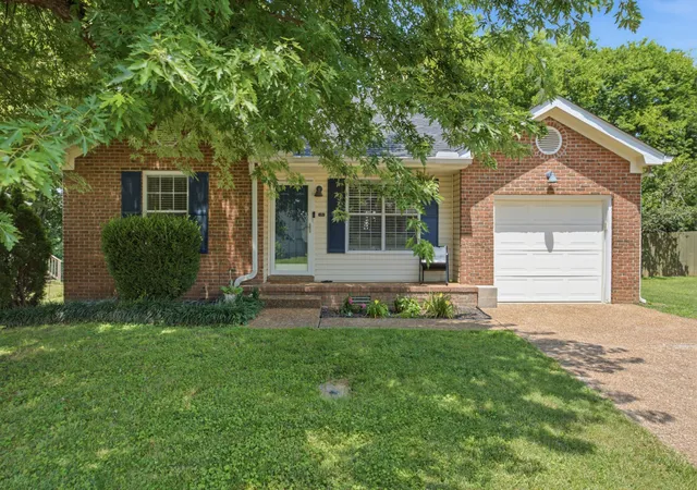 Photo 2 of Single family home for sale at 365 N Birchwood Dr, Hendersonville, TN 37075 | MLS# 3602890 | Listing updated on 2026-10-22