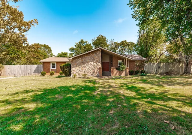 Photo 1 of Single family home for sale at 321 Douglas Bnd Rd, Gallatin, TN 37066 | MLS# 3547701 | Listing updated on 2026-09-13