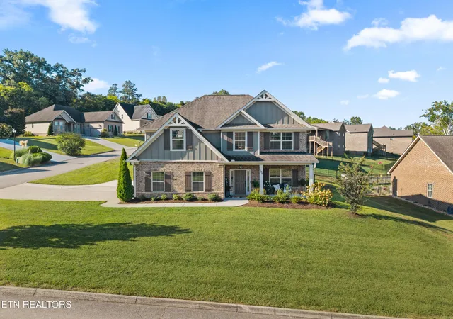 Single family home for sale at 186 Dynasty Dr, Lenoir City, TN 37771 | MLS# 3547196