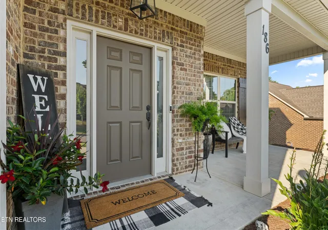 Photo 2 of Single family home for sale at 186 Dynasty Dr, Lenoir City, TN 37771 | MLS# 3547196 | Listing updated on 2026-09-21