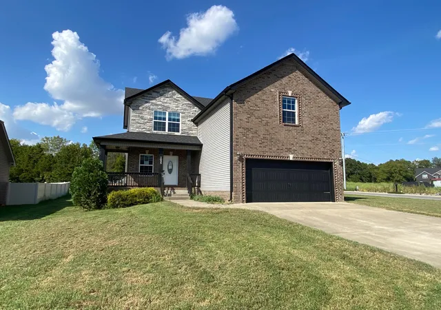 Photo 2 of Single family home for sale at 1033 Garner Hills Dr, Clarksville, TN 37042 | MLS# 3547243 | Listing updated on 2026-09-12