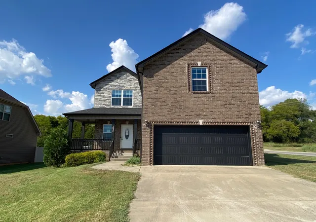 Photo 3 of Single family home for sale at 1033 Garner Hills Dr, Clarksville, TN 37042 | MLS# 3547243 | Listing updated on 2026-09-12