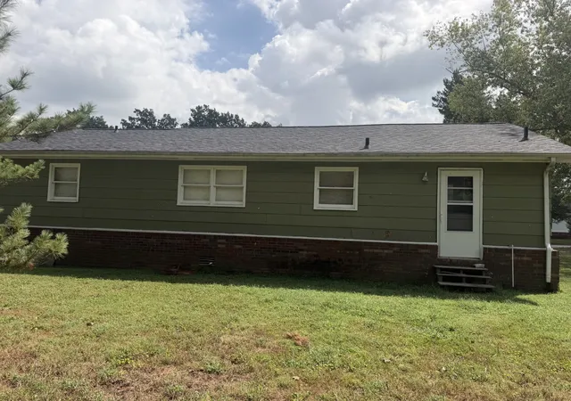 Photo 3 of Single family home for sale at 125 Boxwood Dr, Hopkinsville, KY 42240 | MLS# 3547256 | Listing updated on 2026-09-13