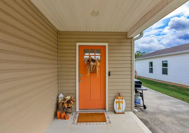 Photo 2 of Single family home for sale at 118 Cleveland Ave, Pikeville, TN 37367 | MLS# 3603079 | Listing updated on 2026-09-30