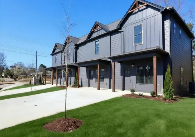 Photo 1 of Townhouse for sale at 1915 Clearview Dr, Chattanooga, TN 37421 | MLS# 3547698 | Listing updated on 2026-09-14