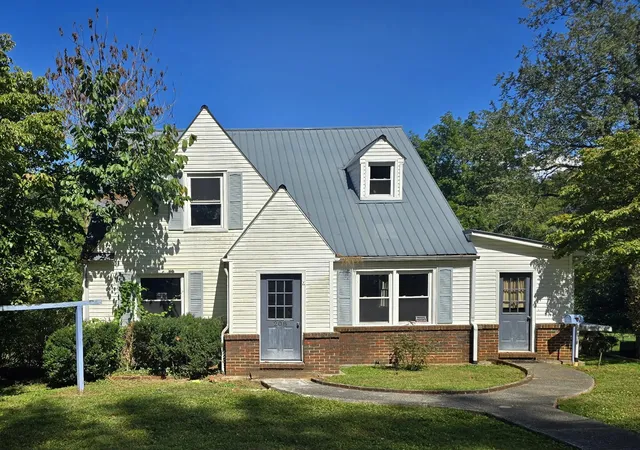 Single family home for sale at 208 Westwood Dr, McMinnville, TN 37110 | MLS# 3547714