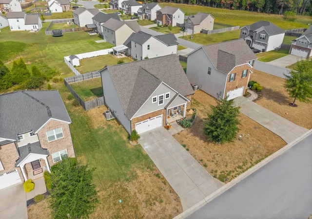 Photo 4 of Single family home for sale at 402 Barbaro Ct, Burns, TN 37029 | MLS# 3610048 | Listing updated on 2026-10-02