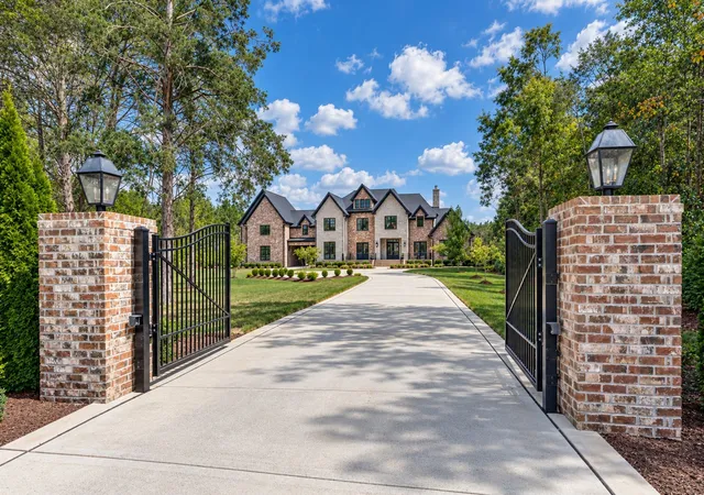 Single family home for sale at 4004 Trinity Rd, Franklin, TN 37067 | MLS# 3597572