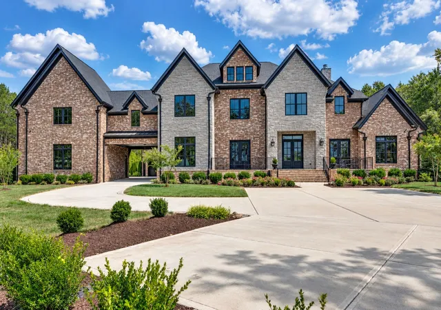 Photo 1 of Single family home for sale at 4004 Trinity Rd, Franklin, TN 37067 | MLS# 3597572 | Listing updated on 2026-09-25
