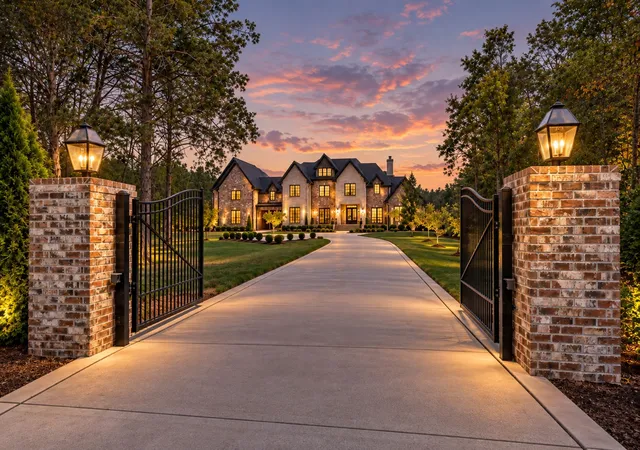 Photo 2 of Single family home for sale at 4004 Trinity Rd, Franklin, TN 37067 | MLS# 3597572 | Listing updated on 2026-09-25