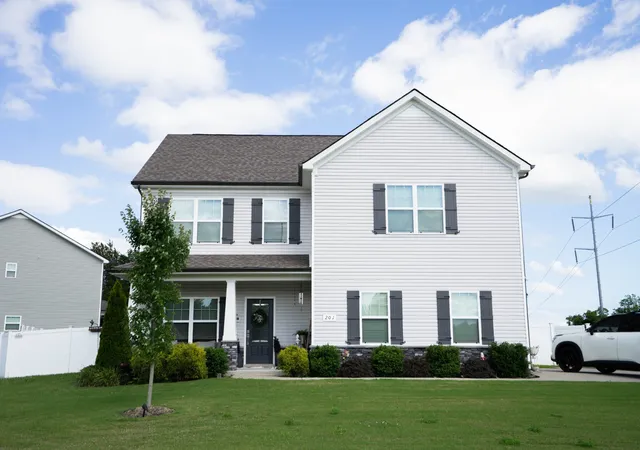 Photo 1 of Single family home for sale at 201 Durum St, Shelbyville, TN 37160 | MLS# 3596557 | Listing updated on 2026-09-21