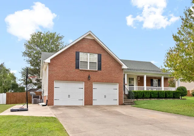 Photo 1 of Single family home for sale at 3925 Justene Ct, Clarksville, TN 37040 | MLS# 3592097 | Listing updated on 2026-10-26