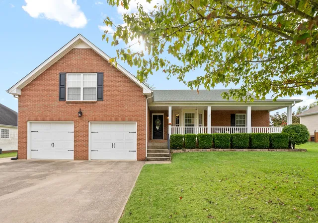 Photo 4 of Single family home for sale at 3925 Justene Ct, Clarksville, TN 37040 | MLS# 3592097 | Listing updated on 2026-10-26