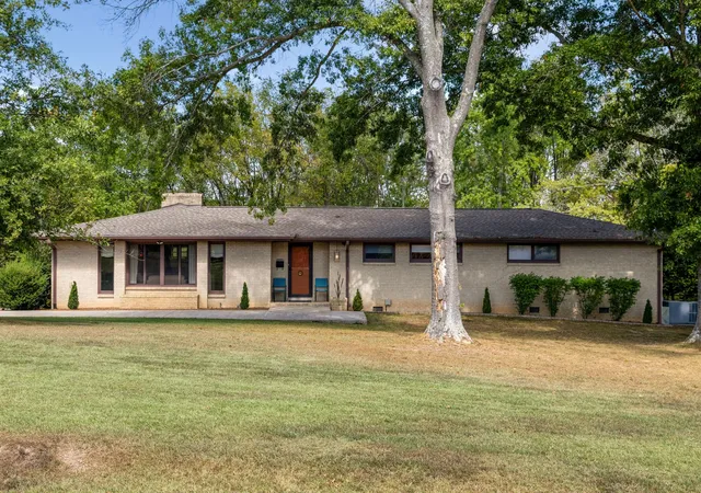 Single family home for sale at 504 N Pawnee Dr, Springfield, TN 37172 | MLS# 3612050