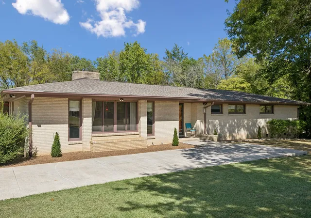 Photo 3 of Single family home for sale at 504 N Pawnee Dr, Springfield, TN 37172 | MLS# 3612050 | Listing updated on 2026-10-07