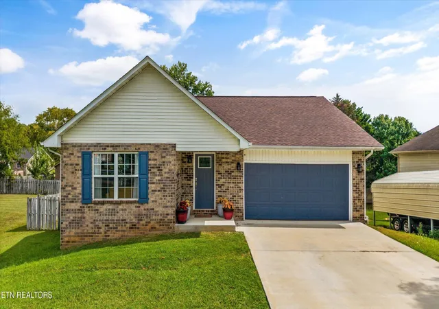 Photo 2 of Single family home for sale at 1326 Raulston Rd, Maryville, TN 37803 | MLS# 3547902 | Listing updated on 2026-09-20