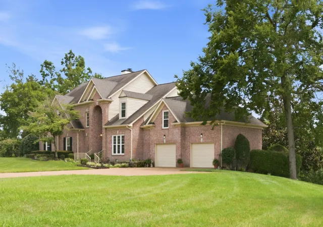 Photo 3 of Single family home for sale at 150 Temple Crst Trl, Franklin, TN 37069 | MLS# 3548066 | Listing updated on 2026-10-07