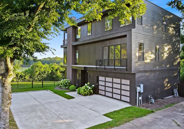 Photo 3 of Single family home for sale at 189 53rd Avenue N, Nashville, TN 37209 | MLS# 3594209 | Listing updated on 2026-10-04
