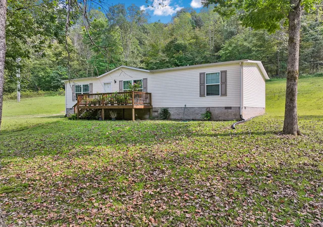 Photo 3 of Manufactured home for sale at 112 Austin Holw Rd, Pleasant Shade, TN 37145 | MLS# 3594215 | Listing updated on 2026-10-07