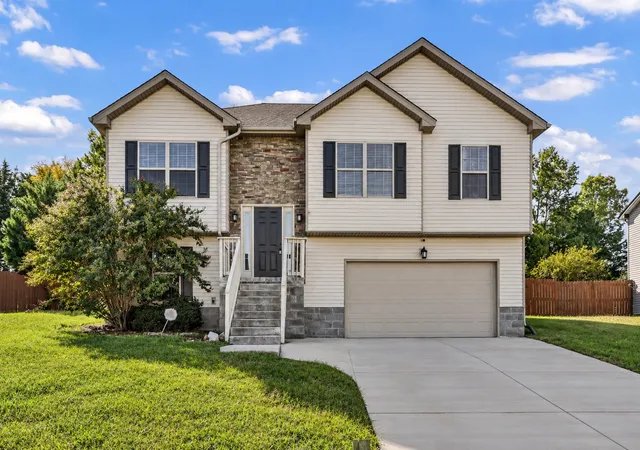 Photo 1 of Single family home for sale at 1132 Freedom Dr, Clarksville, TN 37042 | MLS# 3612586 | Listing updated on 2026-10-07