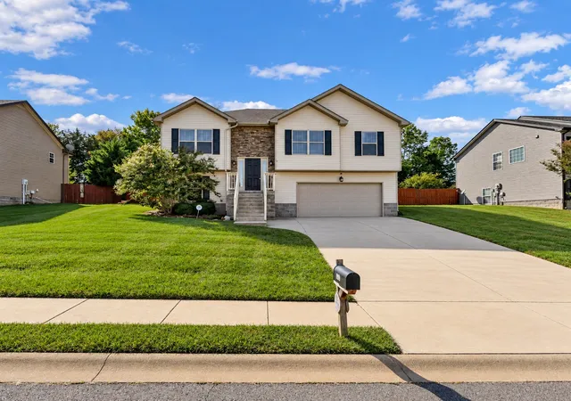 Photo 2 of Single family home for sale at 1132 Freedom Dr, Clarksville, TN 37042 | MLS# 3612586 | Listing updated on 2026-10-07