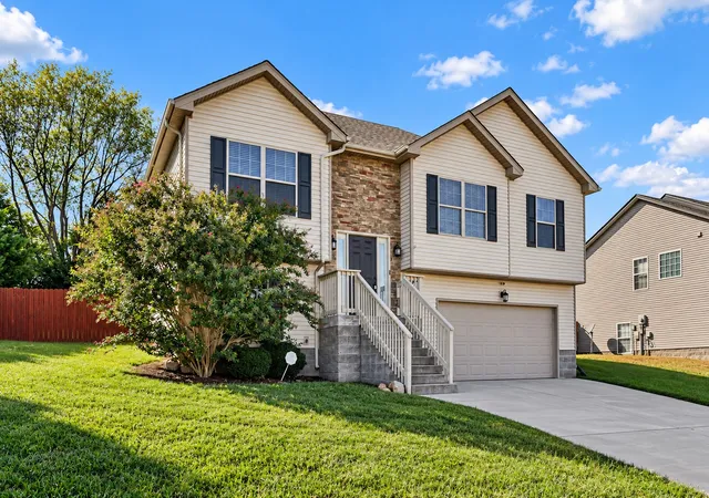 Photo 3 of Single family home for sale at 1132 Freedom Dr, Clarksville, TN 37042 | MLS# 3612586 | Listing updated on 2026-10-07