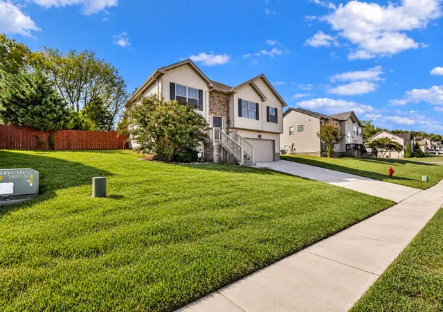 Photo 3 of Single family home for sale at 1132 Freedom Dr, Clarksville, TN 37042 | MLS# 3612586 | Listing updated on 2026-10-07