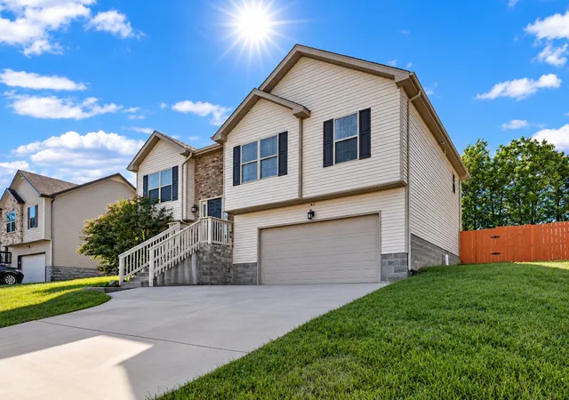 Photo 4 of Single family home for sale at 1132 Freedom Dr, Clarksville, TN 37042 | MLS# 3612586 | Listing updated on 2026-10-07