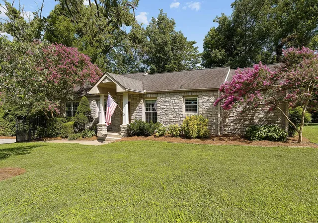 Photo 1 of Single family home for sale at 3724 Woodmont Ln, Nashville, TN 37215 | MLS# 3612515 | Listing updated on 2026-10-08