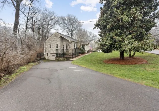 Photo 3 of Single family home for sale at 3724 Woodmont Ln, Nashville, TN 37215 | MLS# 3612515 | Listing updated on 2026-10-08